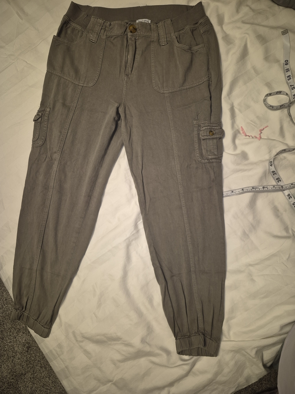 Womens Olive Cargo Pant.